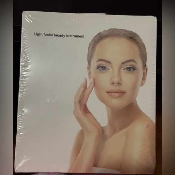LED Light Facial Mask - Picture 2 of 2